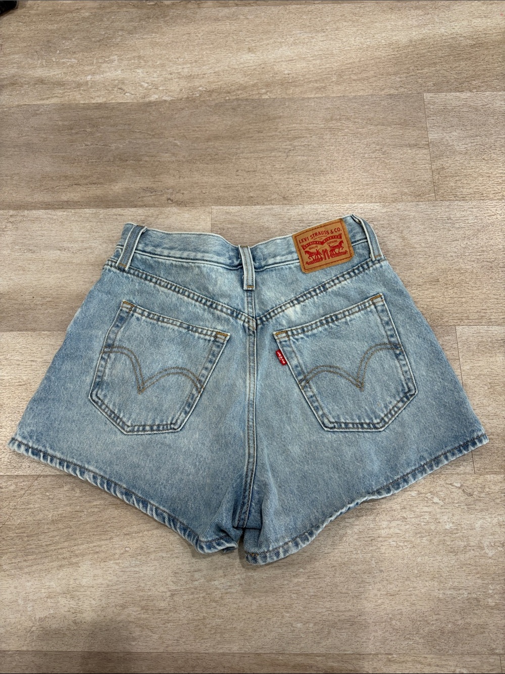 Levi’s High Waist Denim Mom Shorts - Light Blue